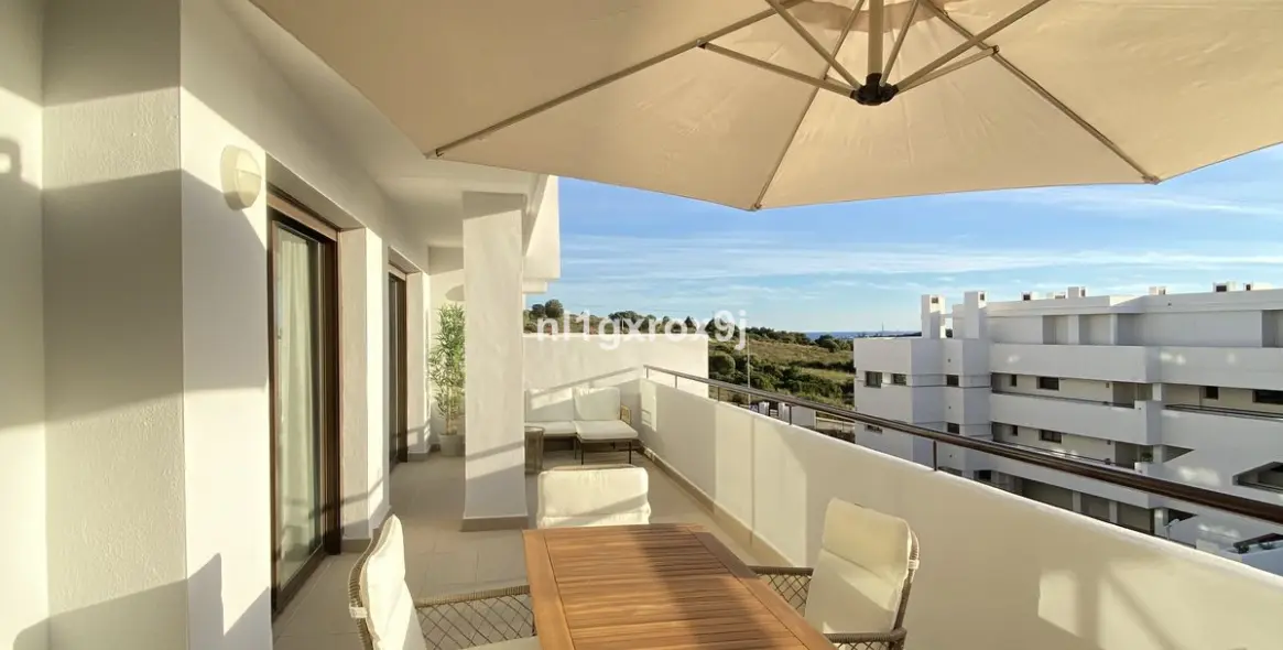Sale of middle floor apartment in Estepona 21