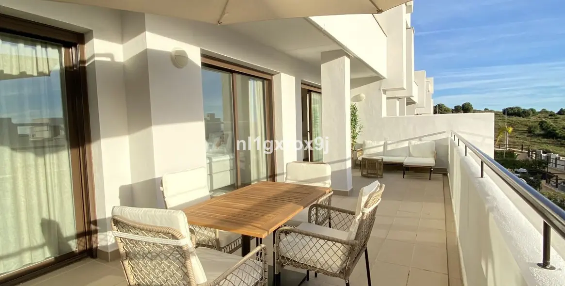 Sale of middle floor apartment in Estepona 22