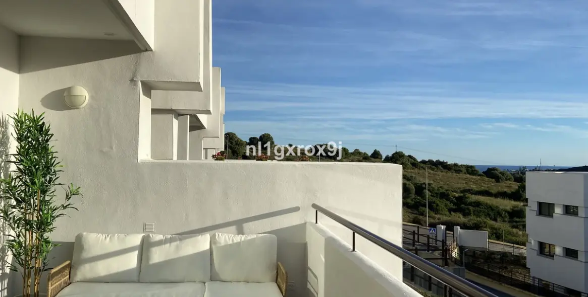 Sale of middle floor apartment in Estepona 25