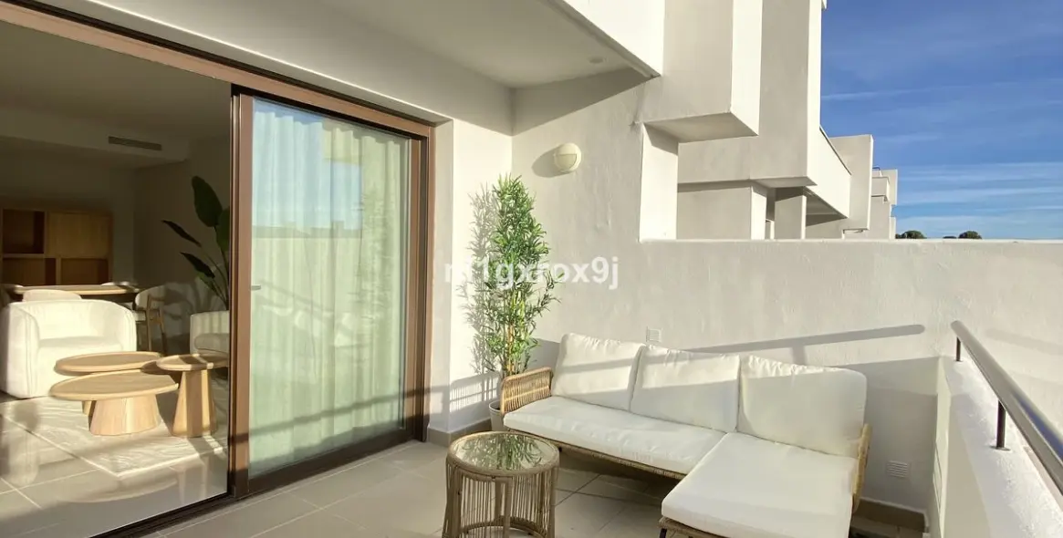 Sale of middle floor apartment in Estepona 28