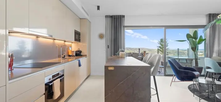 Долгосрочная аренда апартаментов на среднем этаже в Calanova Golf 1