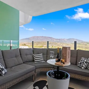 Долгосрочная аренда апартаментов на среднем этаже в Calanova Golf