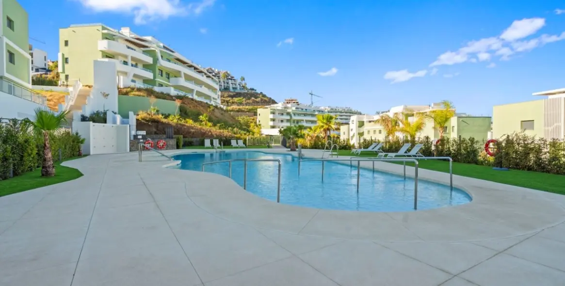 Alquiler a largo plazo de apartamento en planta media en Calanova Golf 13