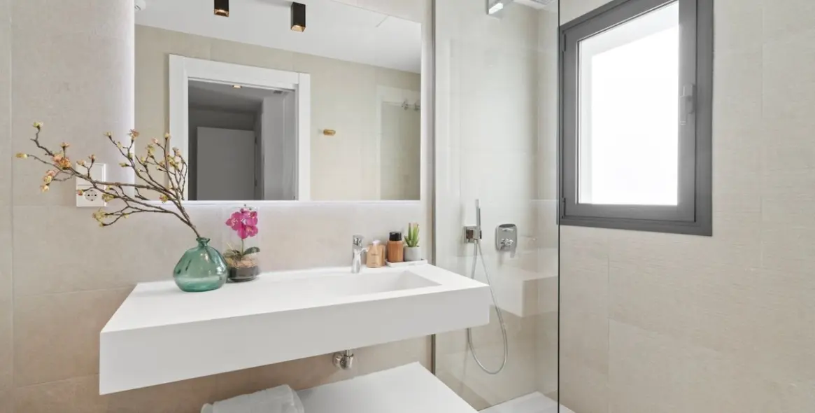 Alquiler a largo plazo de apartamento en planta media en Calanova Golf 16