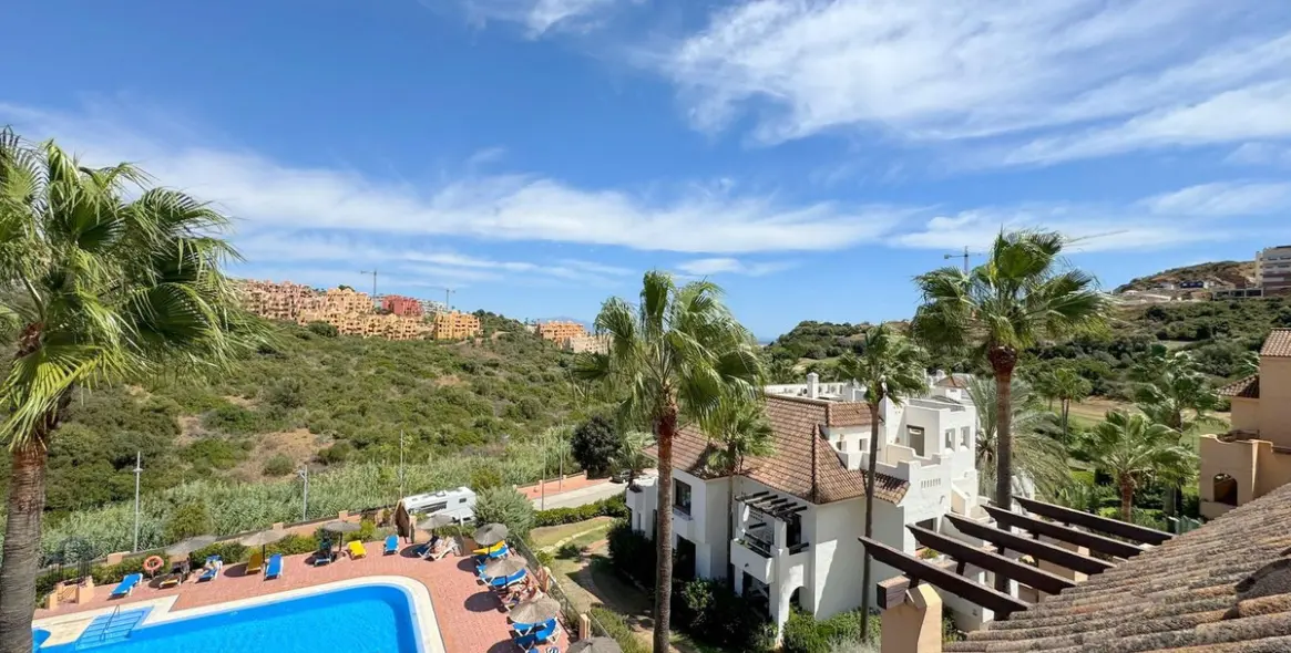 Sale of penthouse in La Duquesa 1