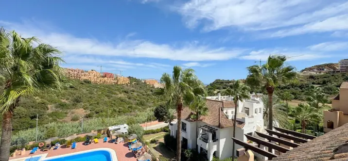 Sale of penthouse in La Duquesa 0