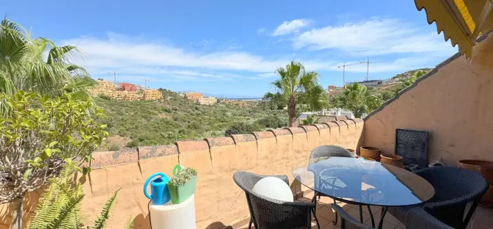 Sale of penthouse in La Duquesa 2