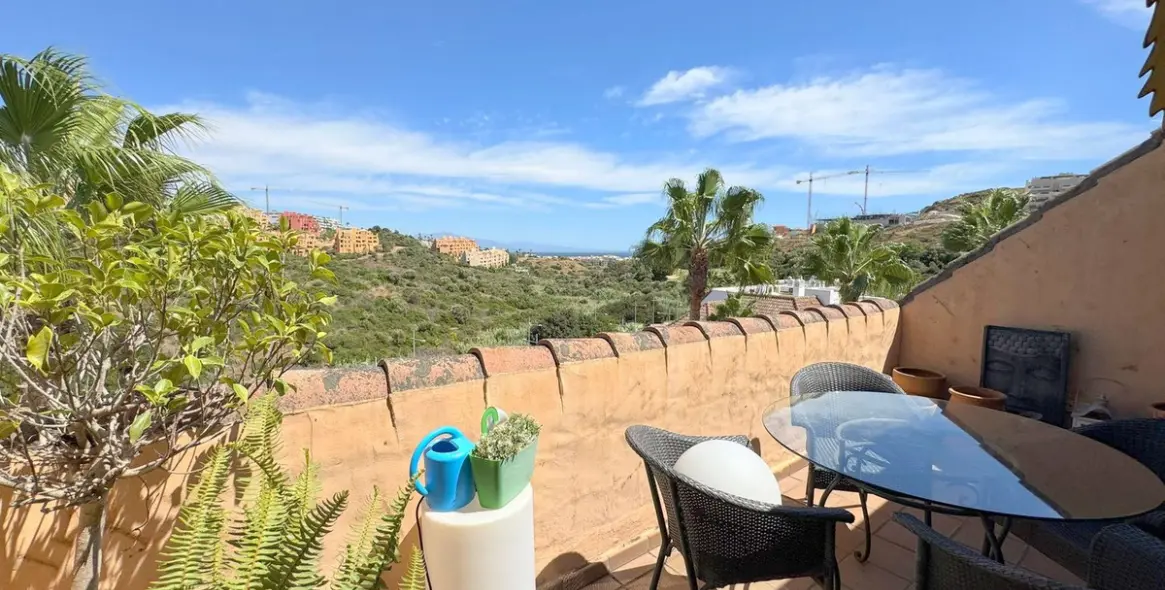 Sale of penthouse in La Duquesa 4