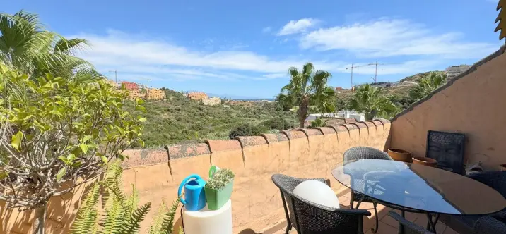 Sale of penthouse in La Duquesa 3