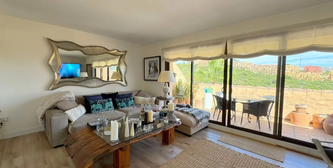 Sale of penthouse in La Duquesa 5