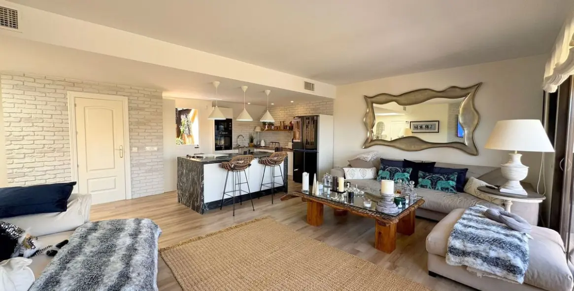 Sale of penthouse in La Duquesa 7