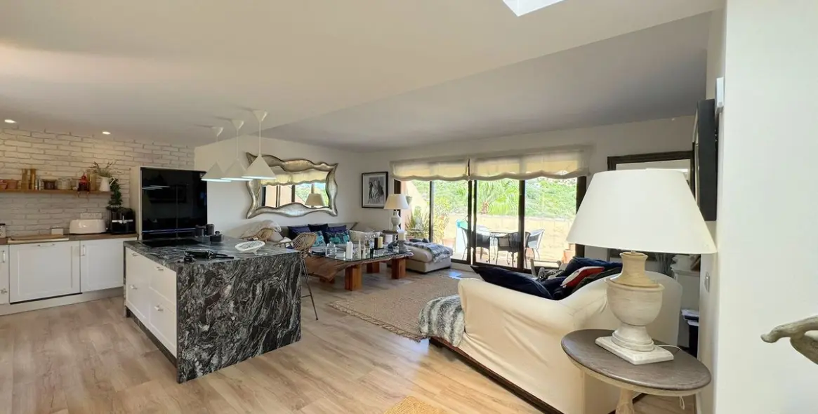 Sale of penthouse in La Duquesa 8