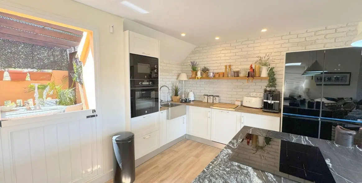 Sale of penthouse in La Duquesa 9