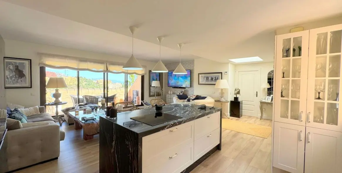 Sale of penthouse in La Duquesa 10