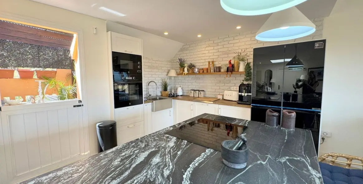 Sale of penthouse in La Duquesa 13