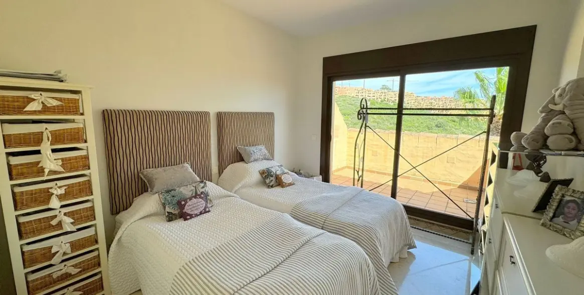 Sale of penthouse in La Duquesa 20