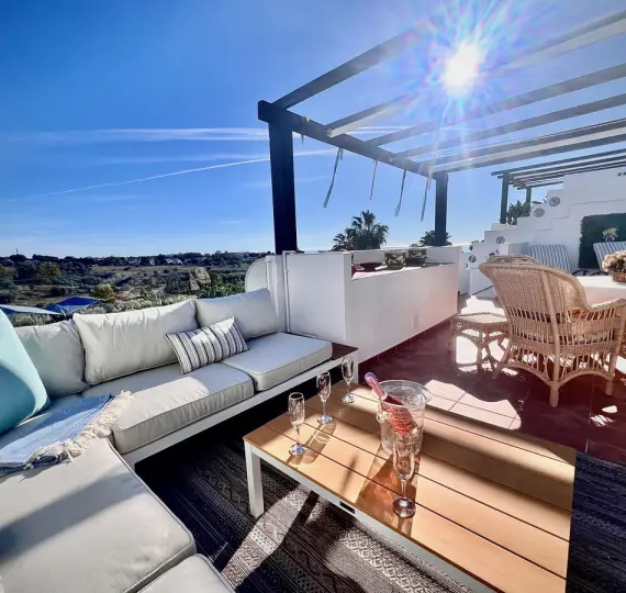 Sale of penthouse in Estepona