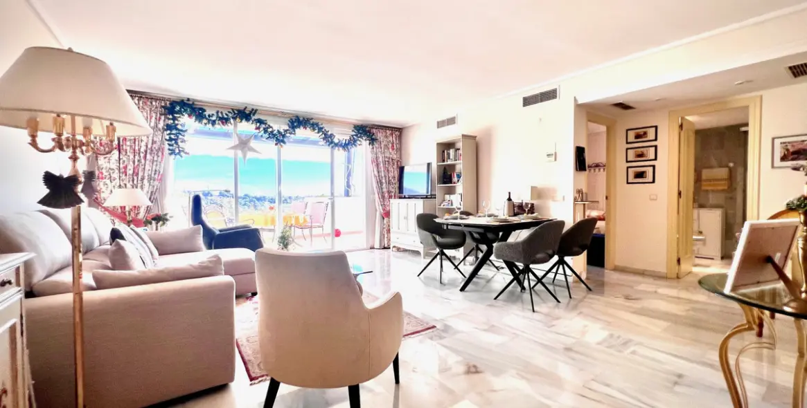 Sale of penthouse in Estepona 2