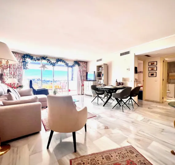 Sale of penthouse in Estepona