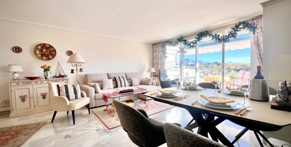 Sale of penthouse in Estepona 3