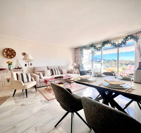 Sale of penthouse in Estepona