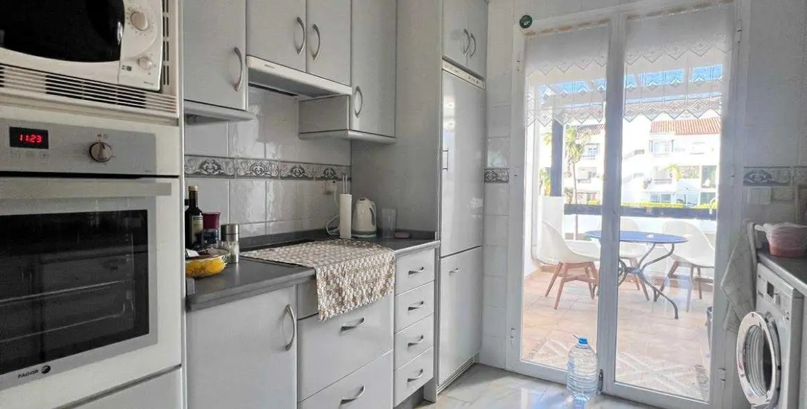 Sale of penthouse in Estepona 4