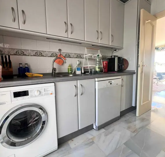 Sale of penthouse in Estepona