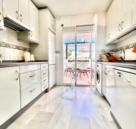 Sale of penthouse in Estepona