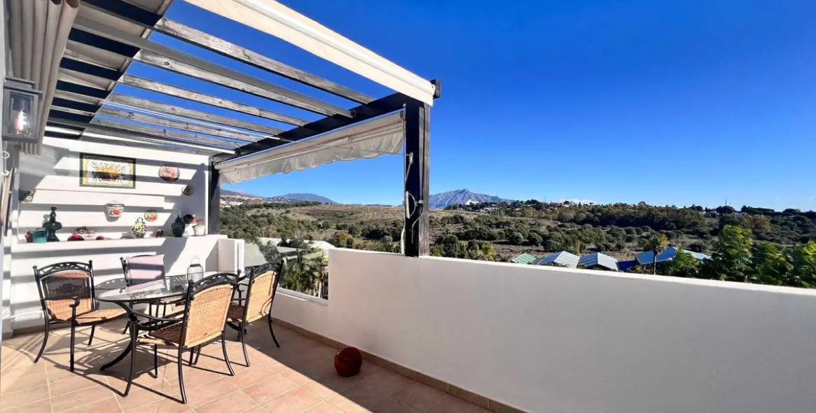 Sale of penthouse in Estepona 10