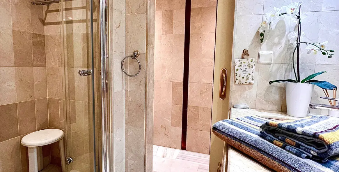 Sale of penthouse in Estepona 11