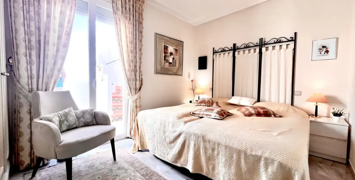 Sale of penthouse in Estepona 12