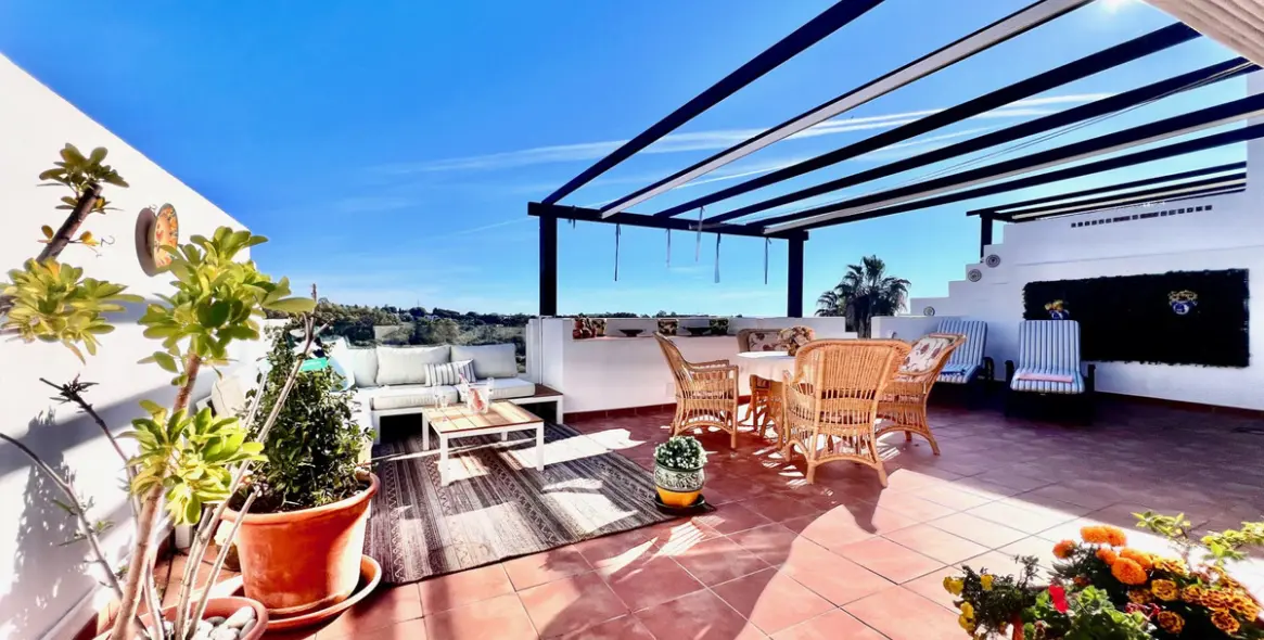 Sale of penthouse in Estepona 14
