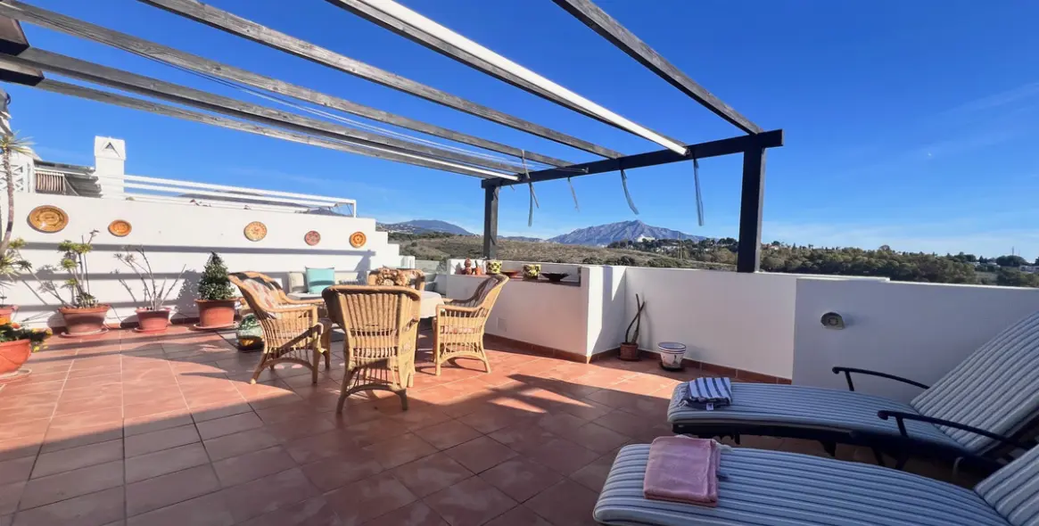 Sale of penthouse in Estepona 18
