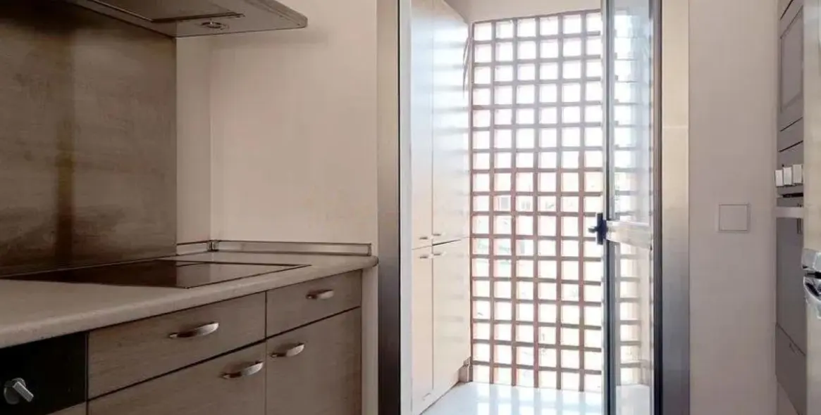 Sale of penthouse in Bel Air 4