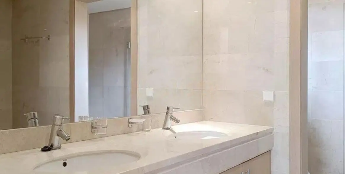 Sale of penthouse in Bel Air 10