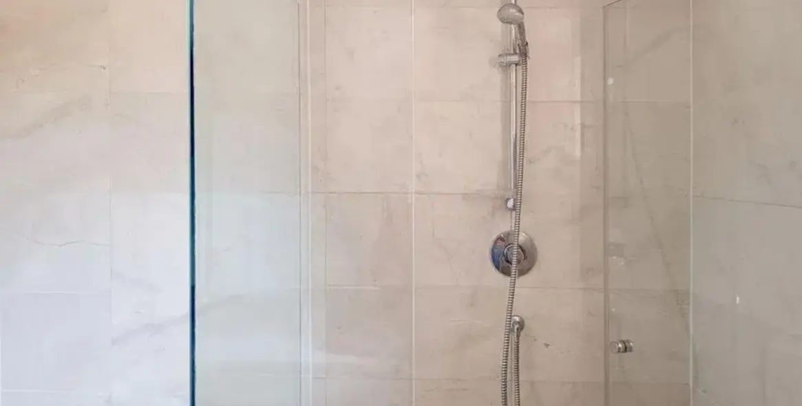 Sale of penthouse in Bel Air 17