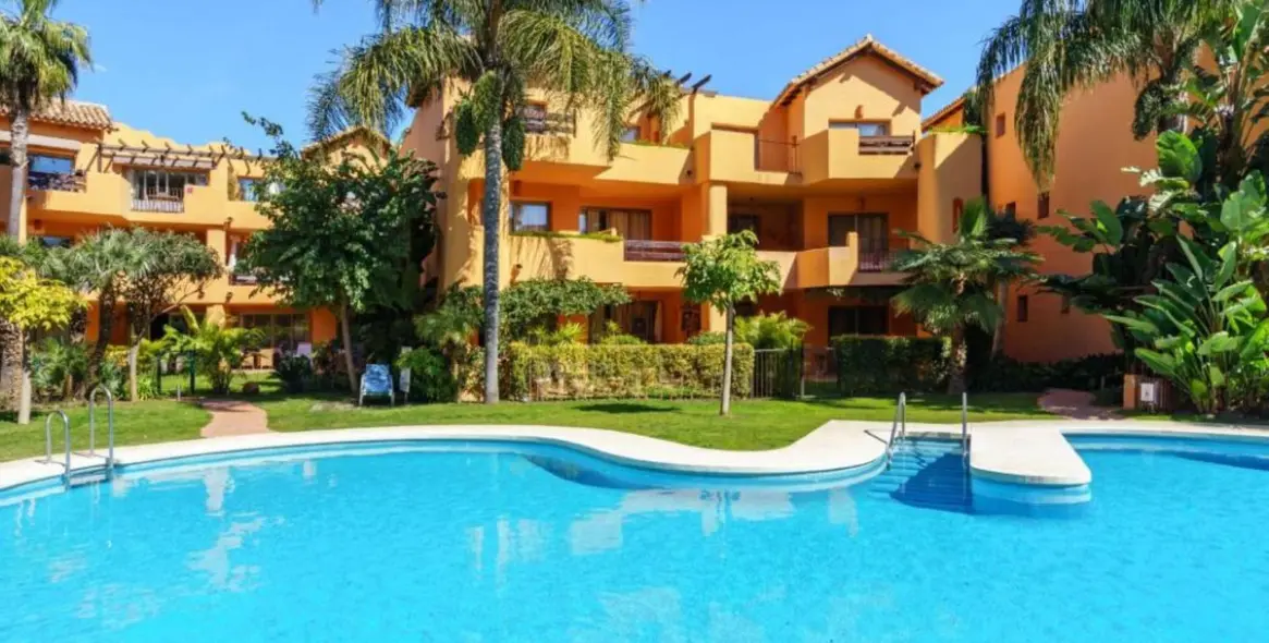 Sale of penthouse in Bel Air 18