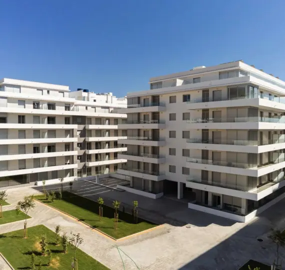 Sale of middle floor apartment in Nueva Andalucía