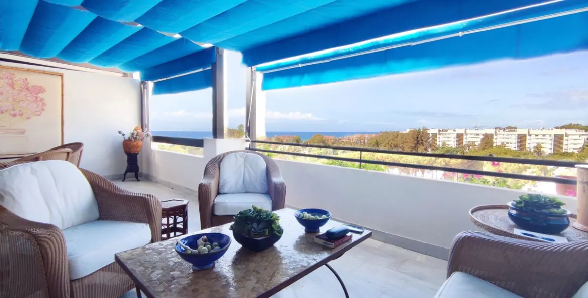 Продажа апартаментов на среднем этаже в Marbella (район Puerto Banús) 1