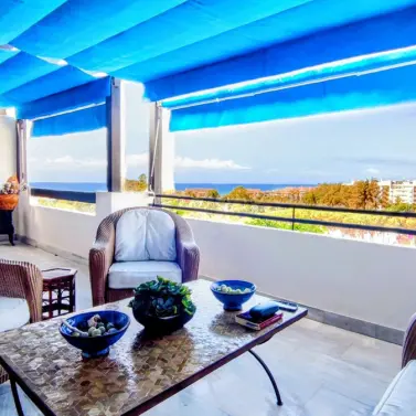 Sale of middle floor apartment in Puerto Banús