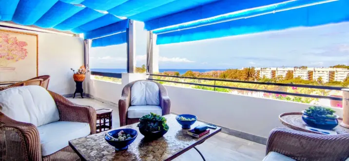 Sale of middle floor apartment in Puerto Banús 0