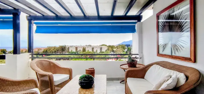 Sale of middle floor apartment in Puerto Banús 4
