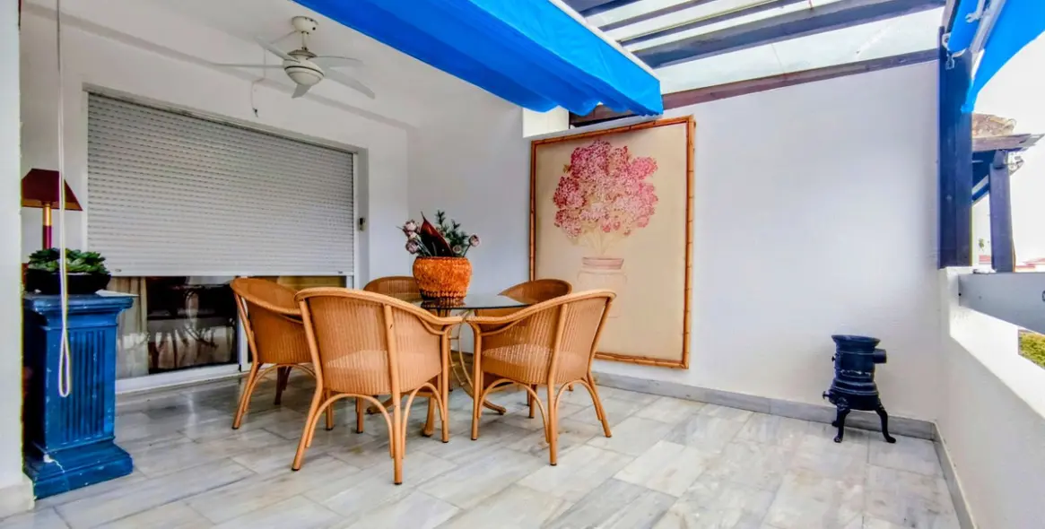 Sale of middle floor apartment in Puerto Banús 7