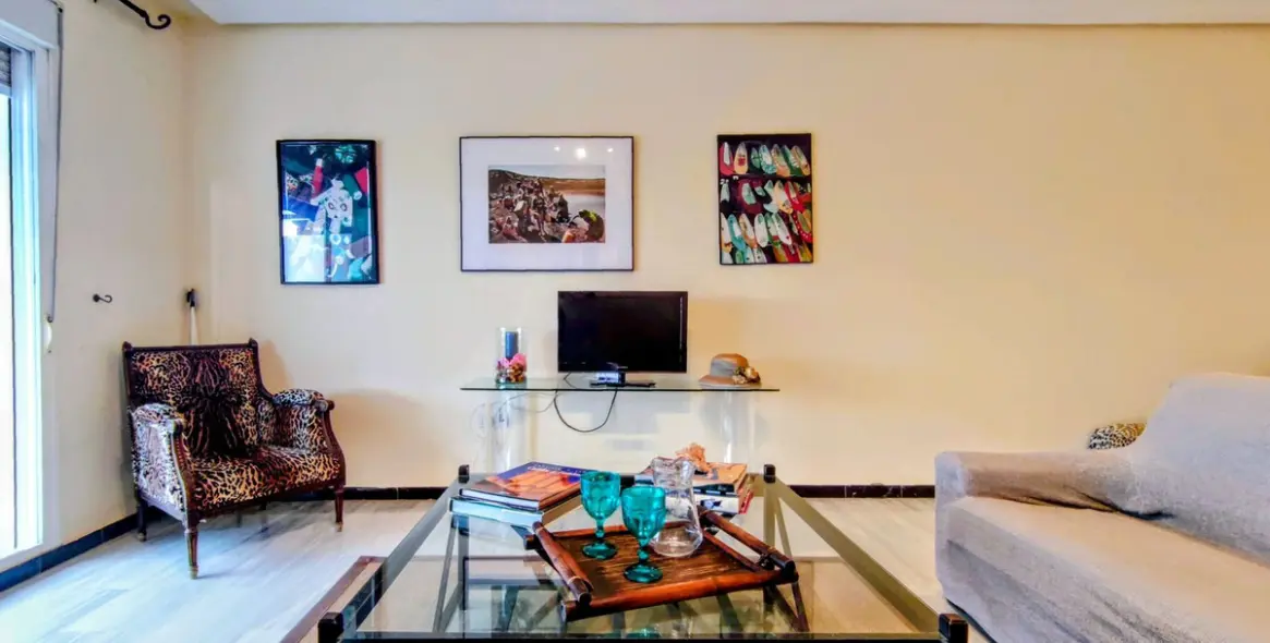 Sale of middle floor apartment in Puerto Banús 11