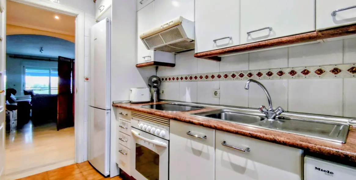 Sale of middle floor apartment in Puerto Banús 15