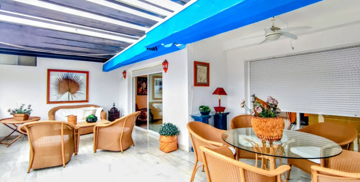 Sale of middle floor apartment in Puerto Banús 6