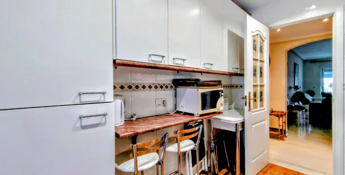 Sale of middle floor apartment in Puerto Banús 16