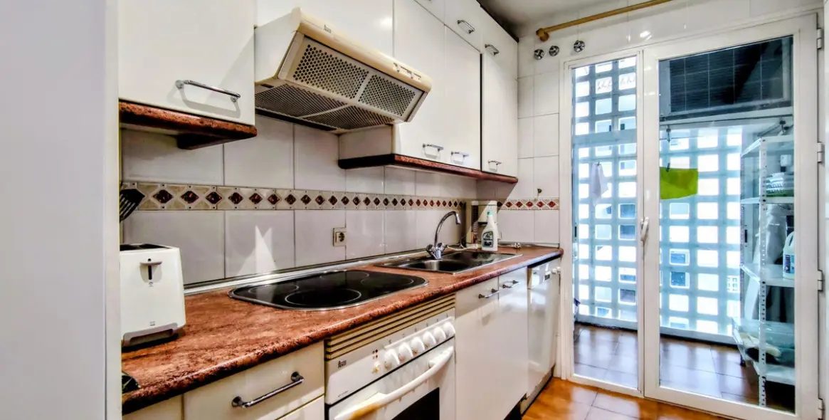 Sale of middle floor apartment in Puerto Banús 17