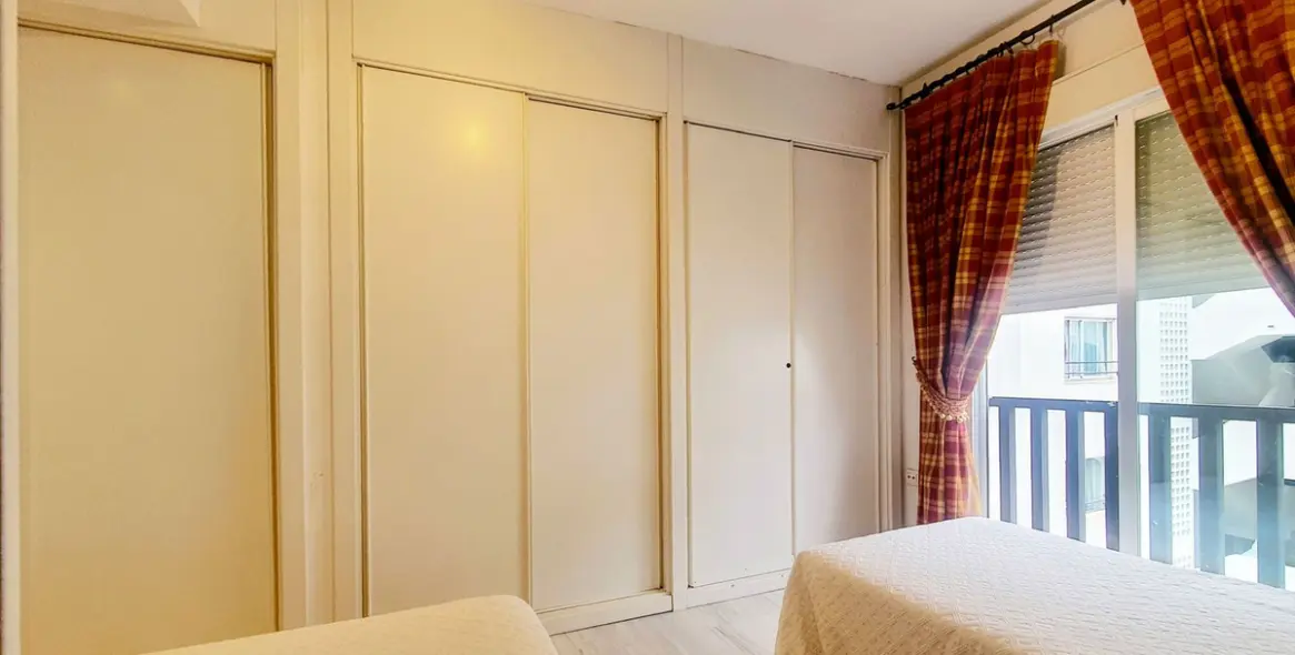 Venta de apartamento en planta media en Puerto Banús 24