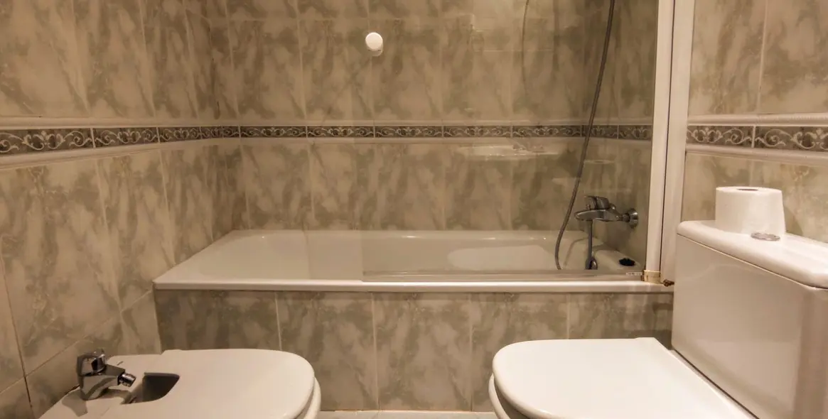 Venta de apartamento en planta media en Puerto Banús 28